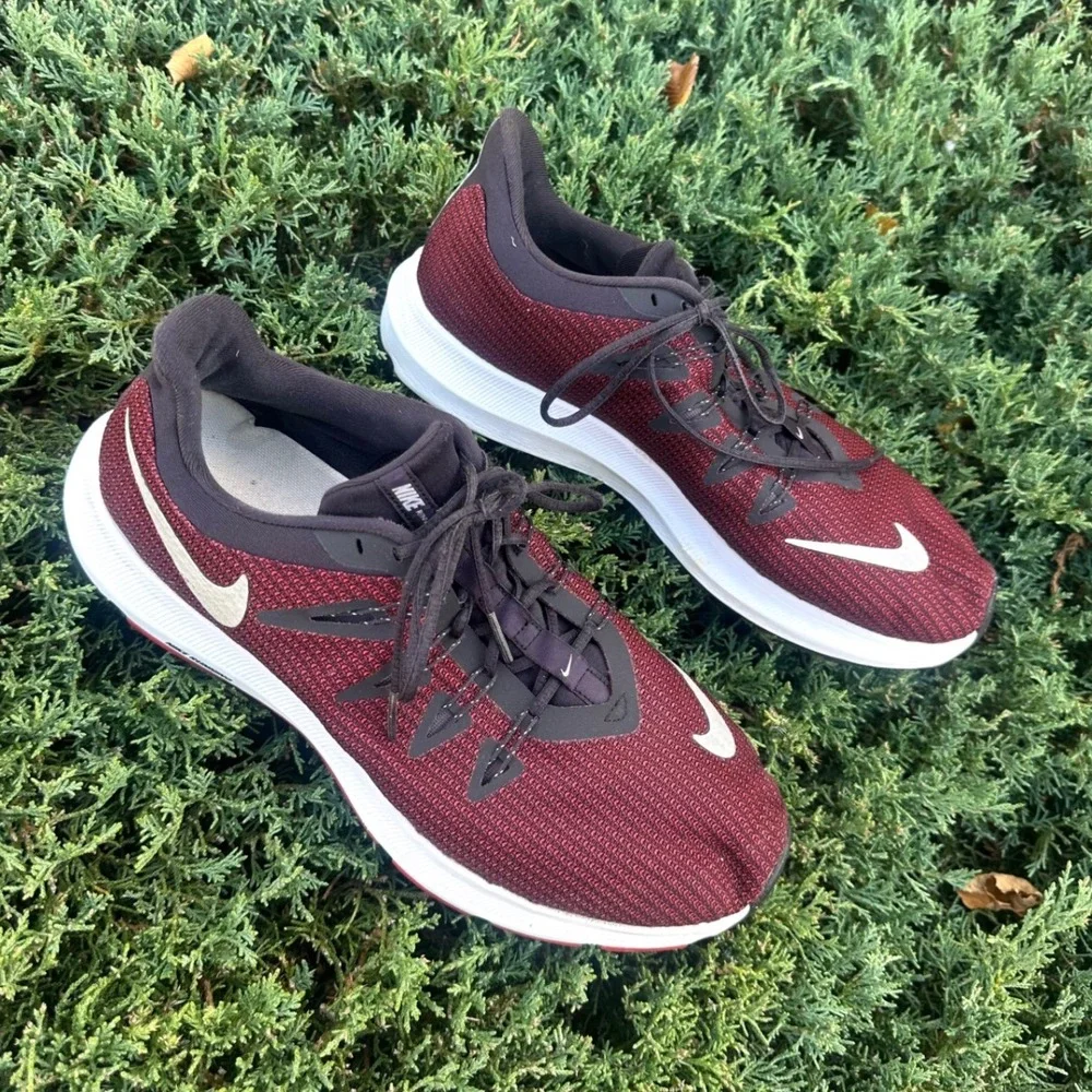 Nike Quest Men's‎ Marathon Running shoes Size 10.5 Burgundy Red